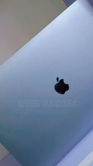 New Laptop Apple MacBook Pro 2017 16GB Intel Core I7 SSD 512GB