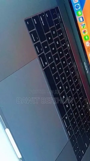 New Laptop Apple MacBook Pro 2017 16GB Intel Core I7 SSD 512GB