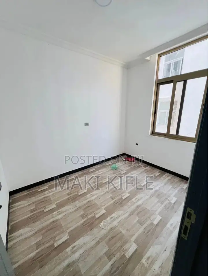 5bdrm Apartment in አፓርታማ, Nifas Silk-Lafto for sale