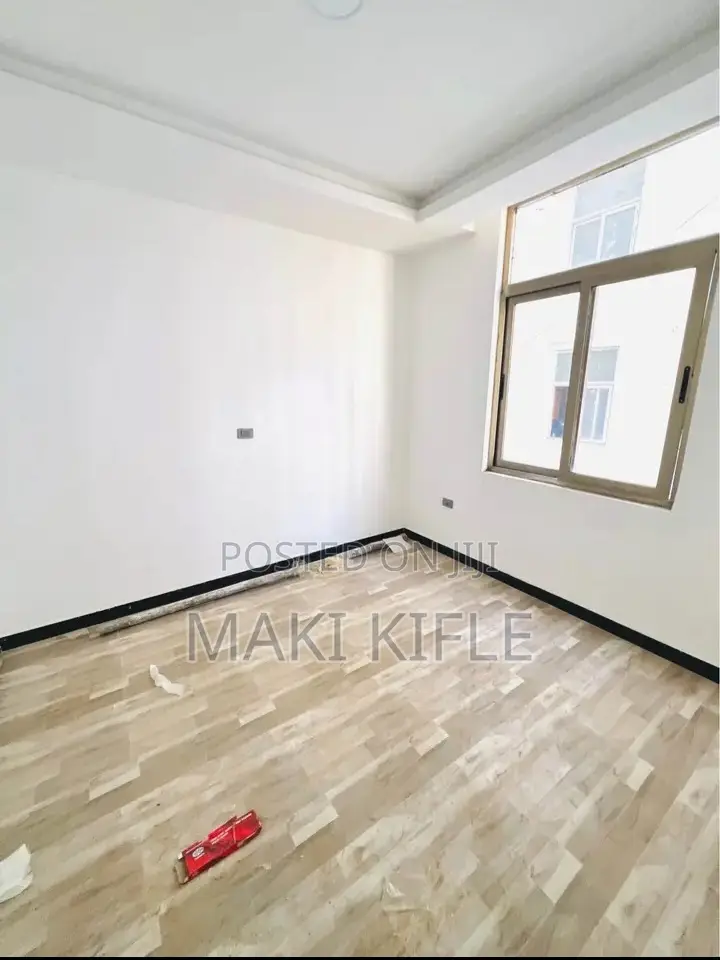 5bdrm Apartment in አፓርታማ, Nifas Silk-Lafto for sale