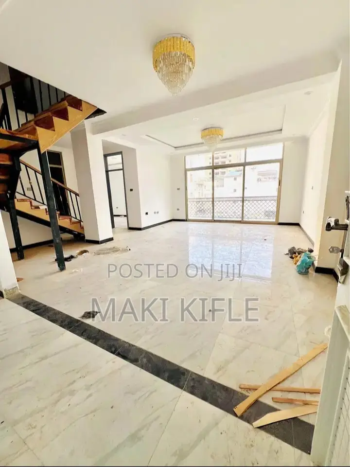 5bdrm Apartment in አፓርታማ, Nifas Silk-Lafto for sale