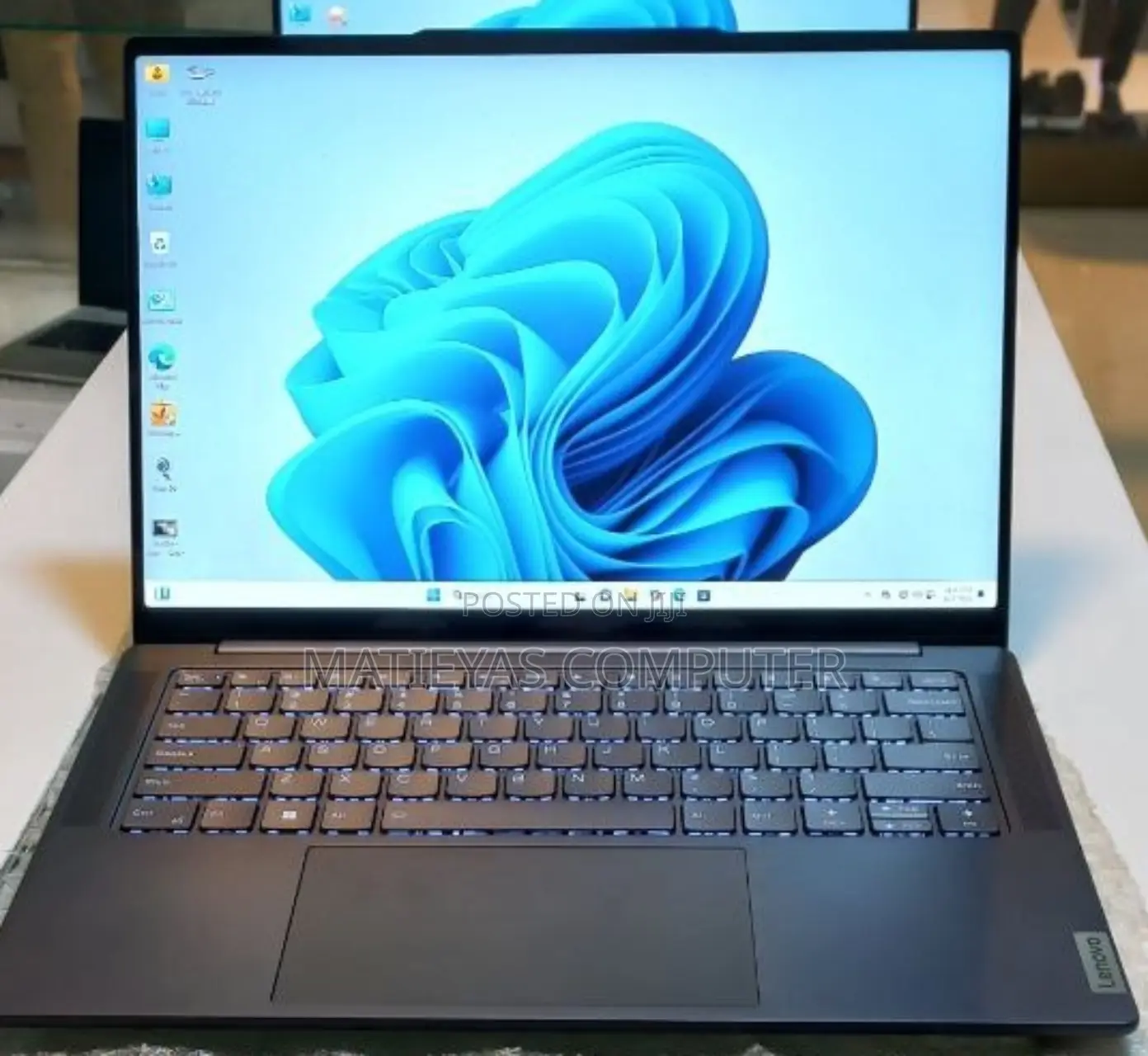 New Laptop Lenovo Yoga 700 32GB Intel Core I7 SSD 1T