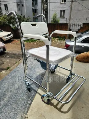 Photo - Four Wheel Commode Wheelchair管教wheelchair Commode袴wheelchair