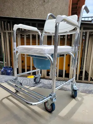 Photo - Toilet Chair輝晫commode Chair宛邨this Shower Chair三مtoilet Chair