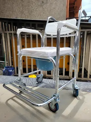 Photo - Rolling Сommode Chair 4 Wheels用僉toilet Chair冢肉multifunction