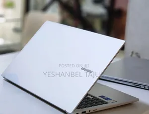 New Laptop Samsung 8GB Intel Core I5 SSD 256GB