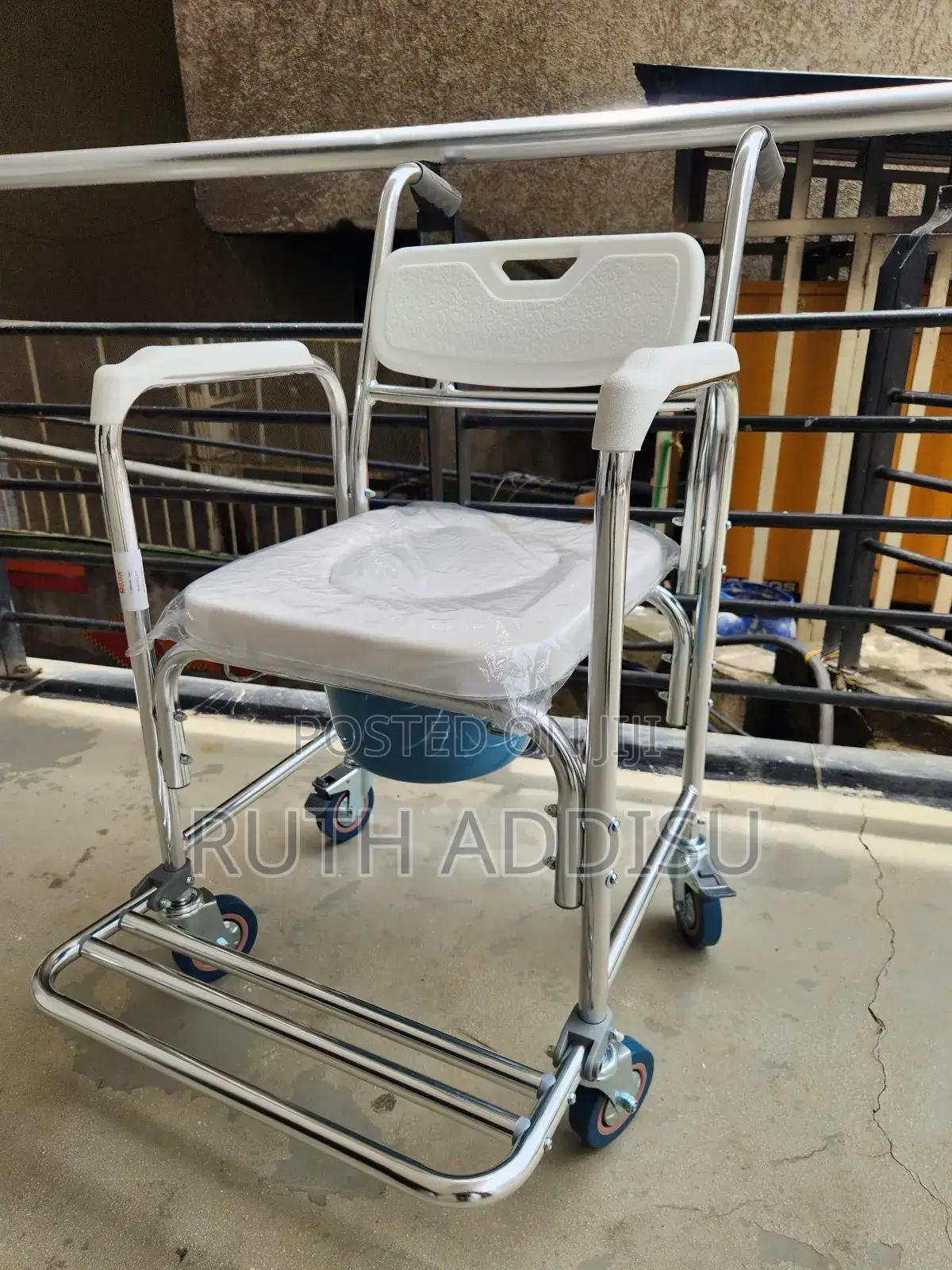 Commode Wheelchair它以commode Wheelchair靈感commode Wheelchair