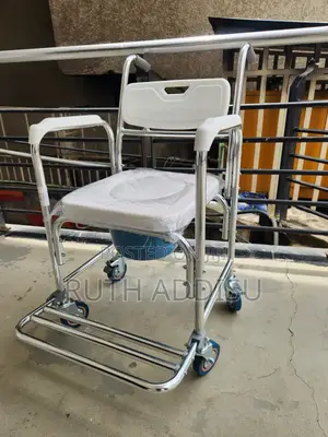 Commode Wheelchair底下toilet Wheelchair段的wheelchair With Popo