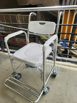 Commode Wheelchair作為commode Wheelchair吞併commode Wheelchair