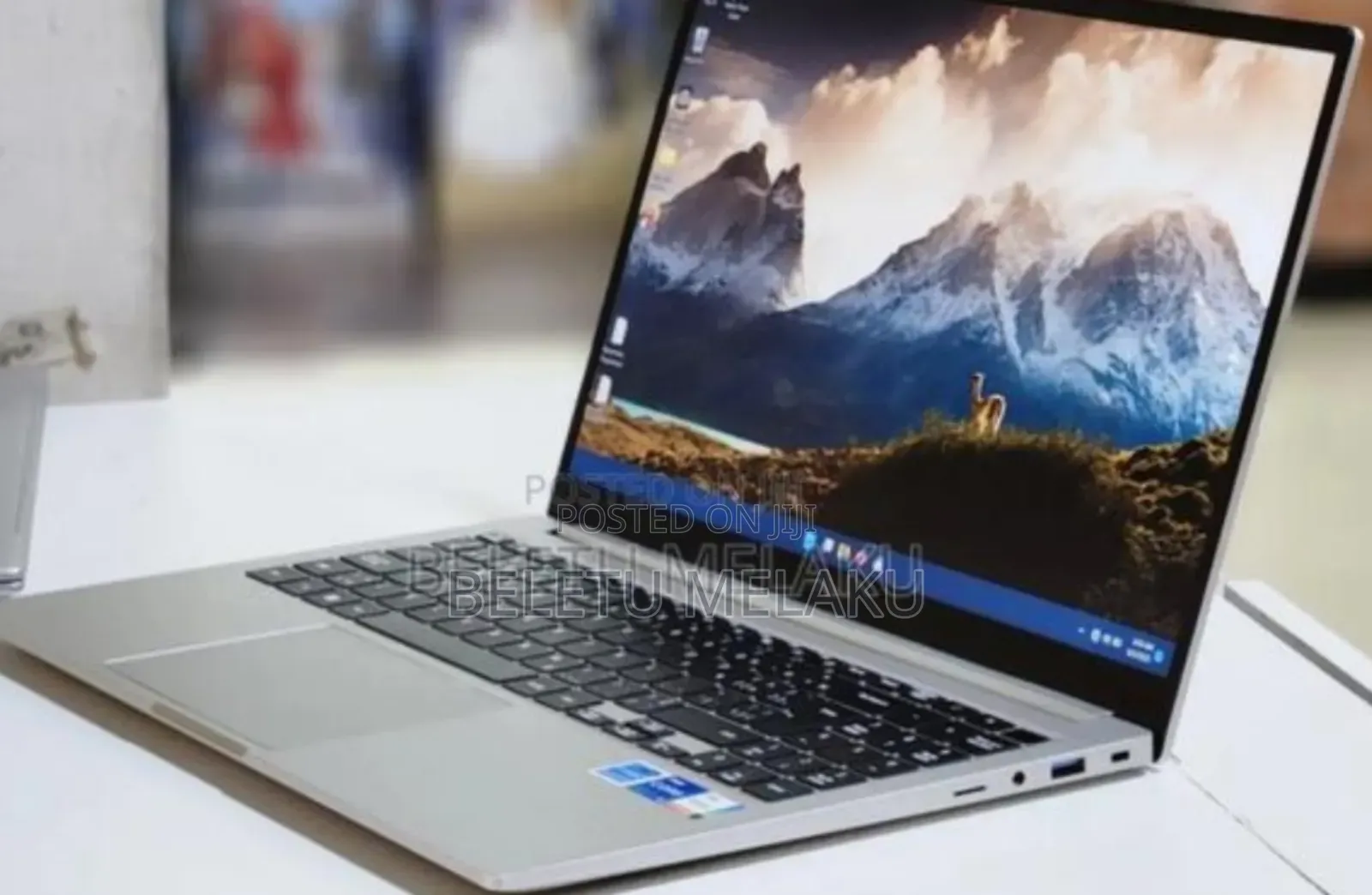 New Laptop Samsung Galaxy Book 2 8GB Intel Core i5 SSD 256GB