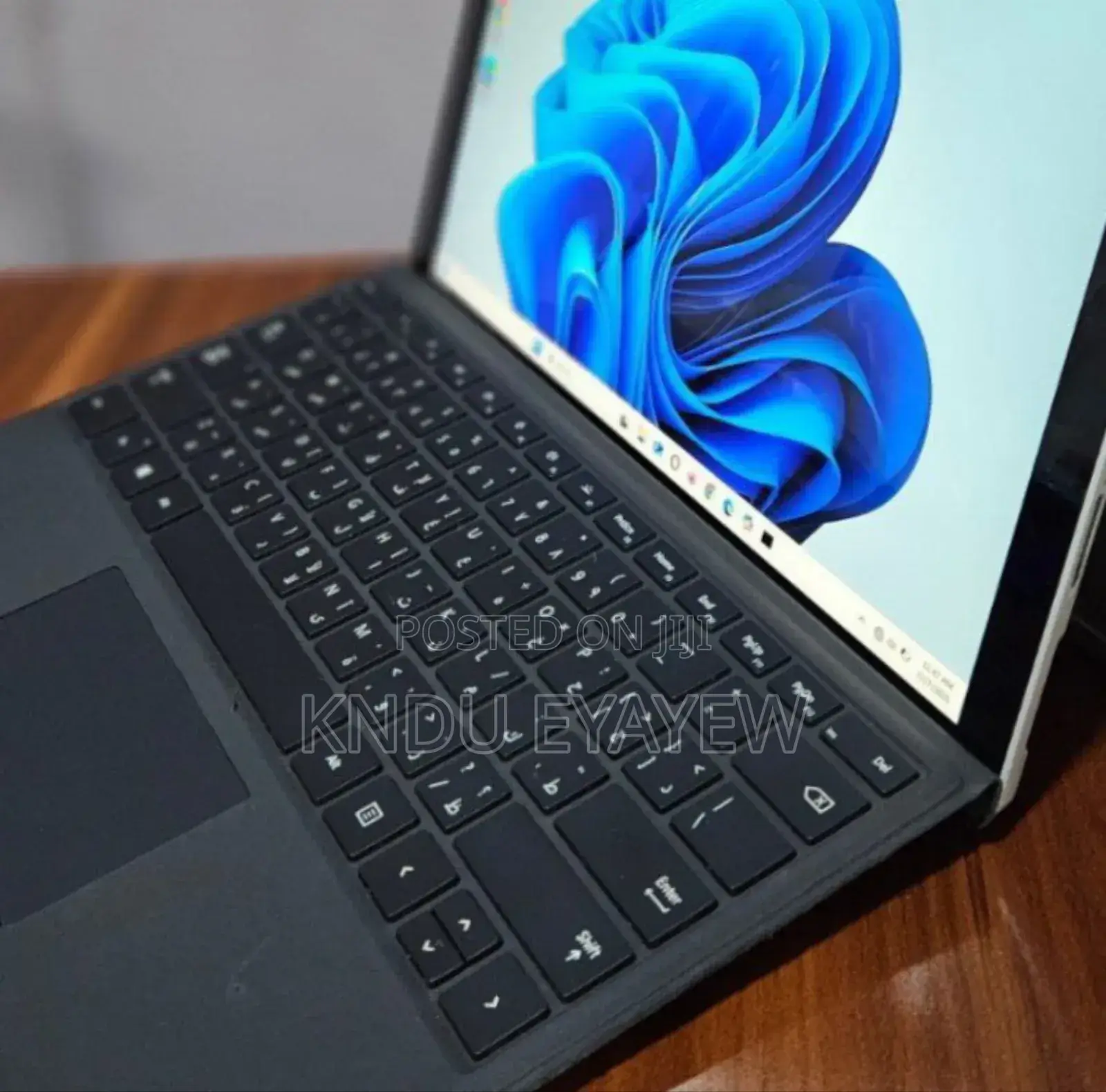 New Laptop Microsoft Surface 8GB Intel Core I5 SSD 128GB