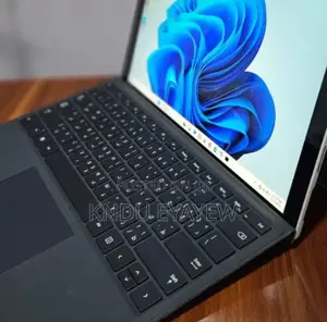 New Laptop Microsoft Surface 8GB Intel Core I5 SSD 128GB