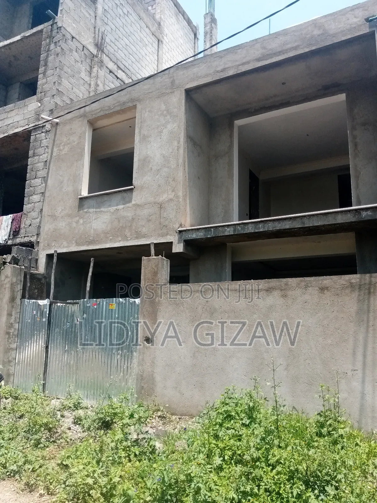 5bdrm House in Akaky Kaliti for sale