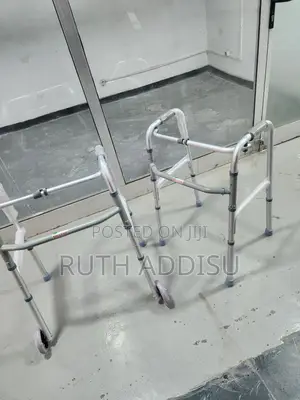 Photo - Foldable Walker管教medical Walker䐭不brand New Walker网前walker