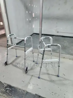 Photo - Foldable Walker段的walker Brand New Foldable Walker製成new Walkr