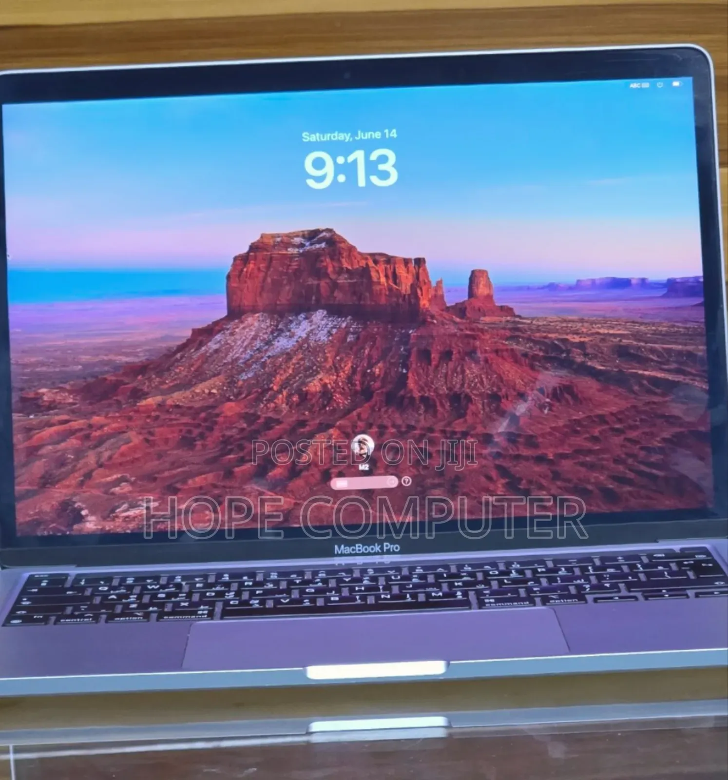 New Laptop Apple MacBook Pro 2022 M2 8GB Apple M2 SSD 256GB