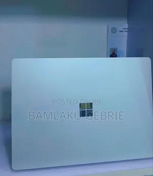 New Laptop Microsoft Surface 8GB Intel Core I5 SSD 256GB