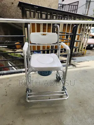 Photo - Commode Wheelchair猴頭toilet Wheelchair懲戒commode Wheelchair