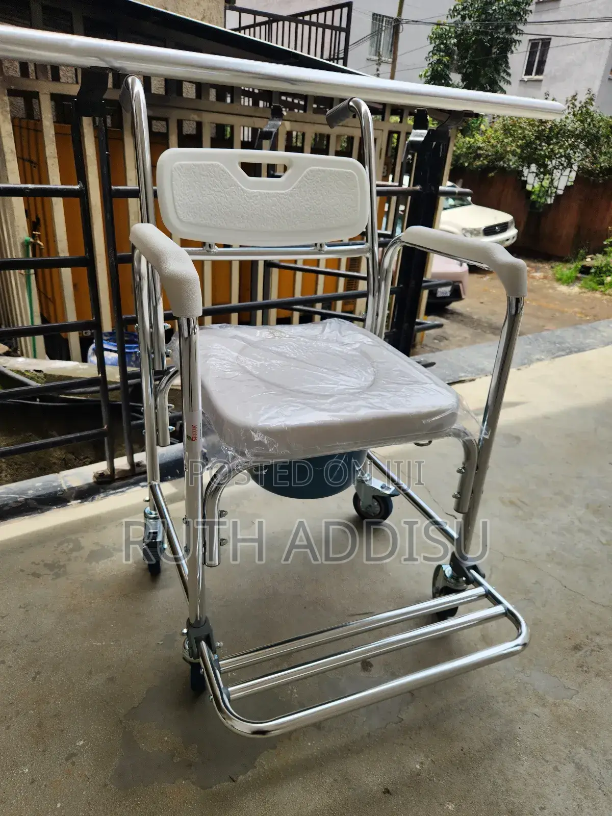 Four Wheel Commode Wheelchair重大commode Wheelchair Wheelchair