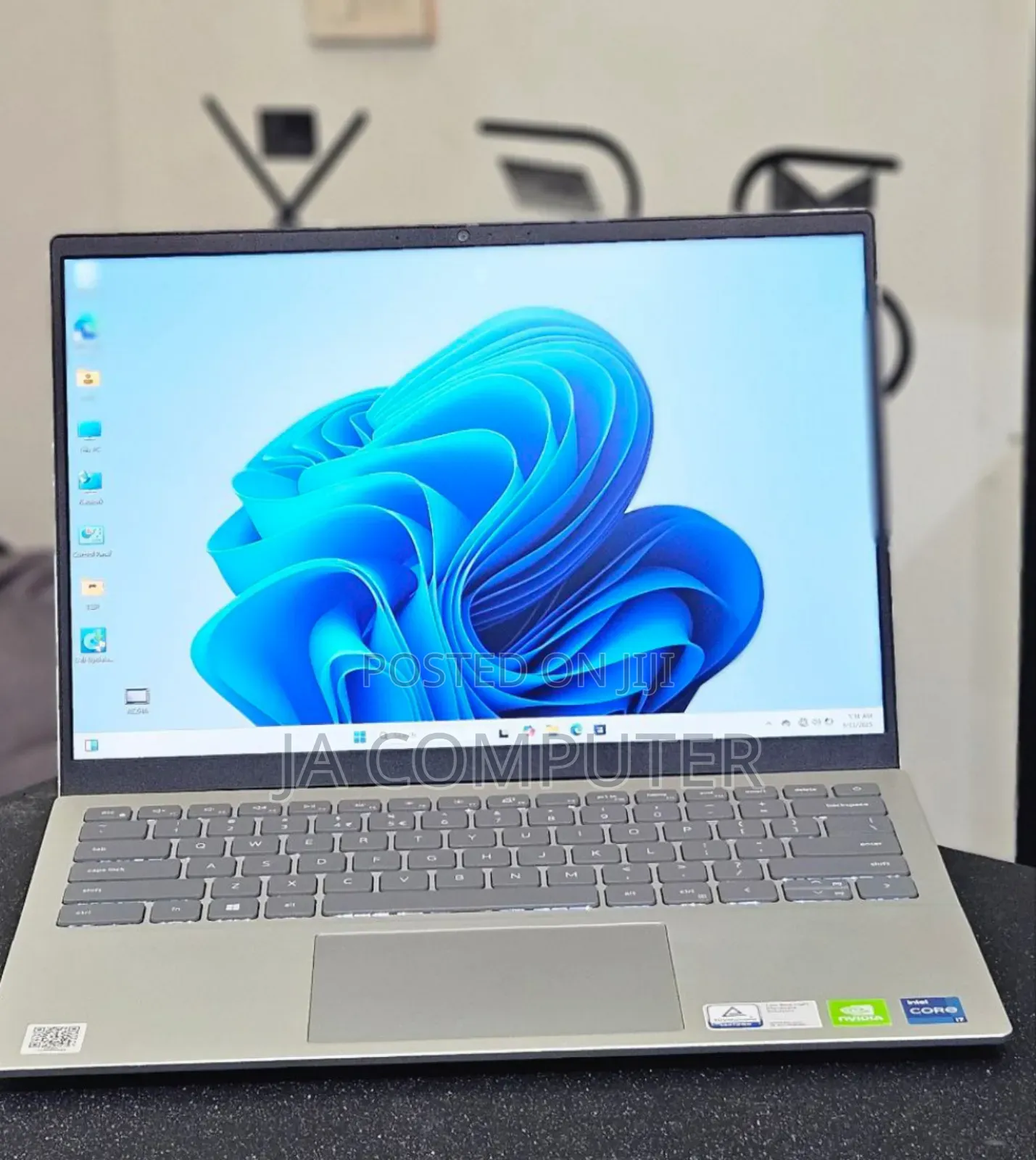 New Laptop Dell Inspiron 16 5620 16GB Intel Core I7 SSD 512GB