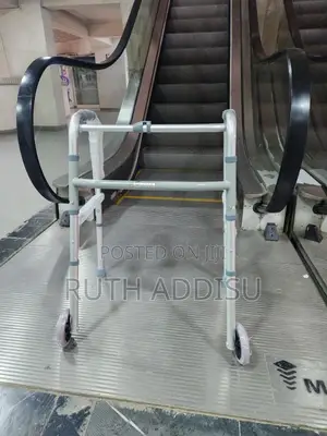 Photo - Stainless Walker報告medical Walker三個height Adjustable Walker