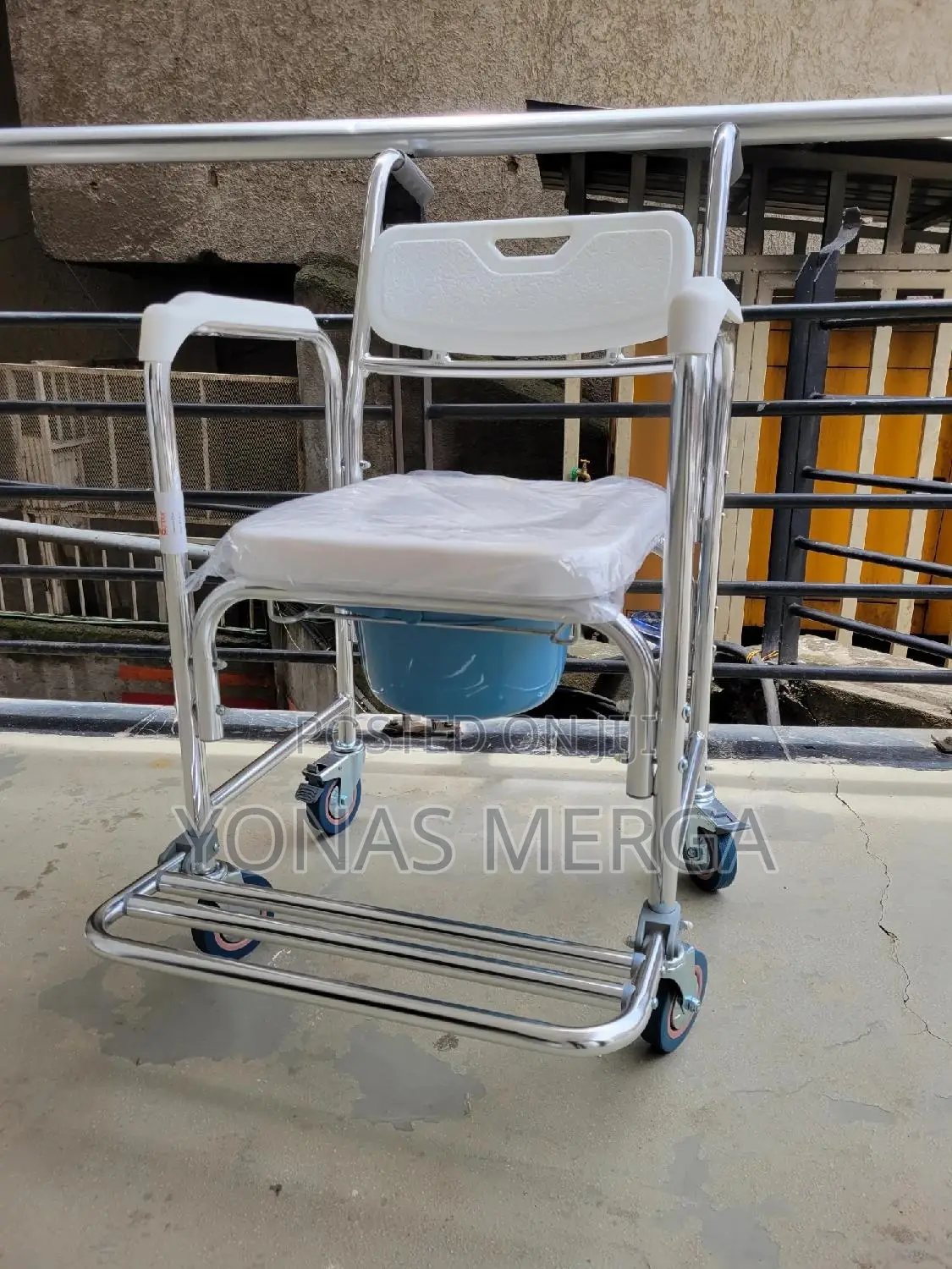 Toilet Chair鄰滎basic Steel Commode Wheelchair粥蟯toilet Chair