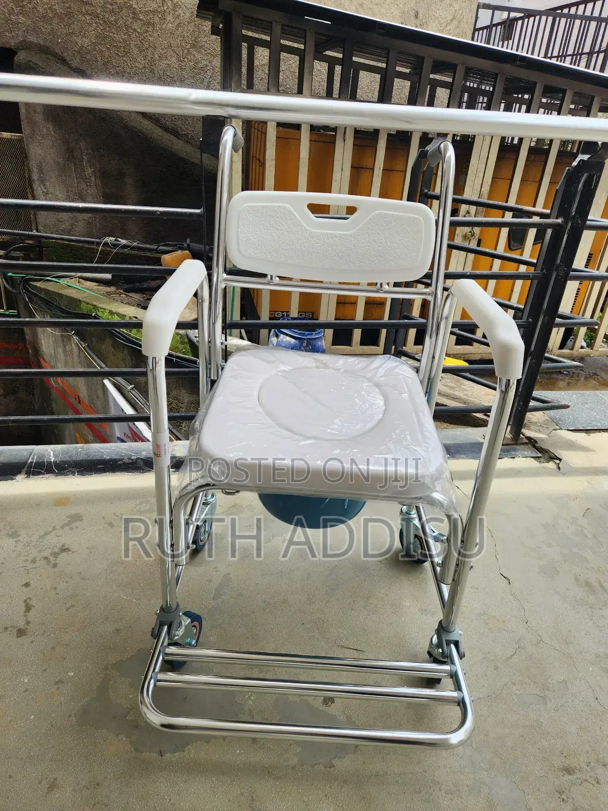 Wheelchair爪底four in One Toilet Wheelchair𦢈你commode Medical