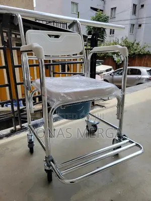 Photo - Toilet Chair墩昉bedside Toilet霑三padded Seat Wheel Lock Pu Seat