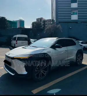 Toyota bZ4X 71.4 kWh AWD 2023 Gold