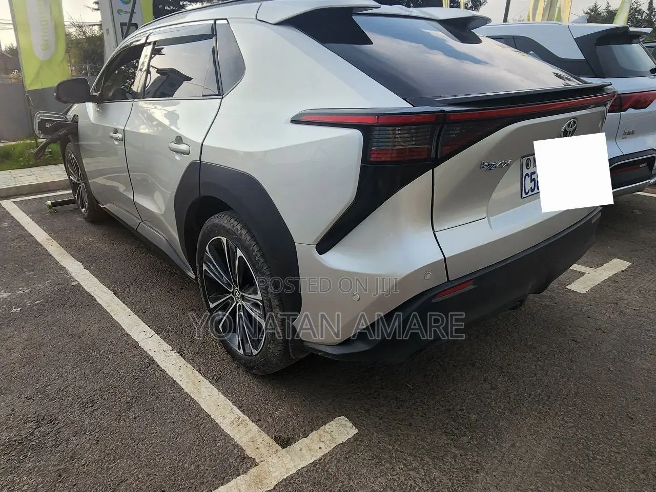 Toyota bZ4X 71.4 kWh AWD 2023 Gold