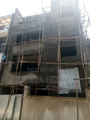 5bdrm House in Akaky Kaliti for sale