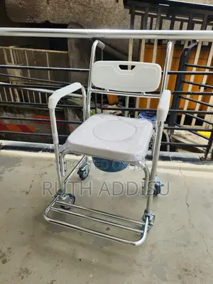 Photo - Commode Wheelchair墳頭brand New Toilet Wheelchair堵截commode New