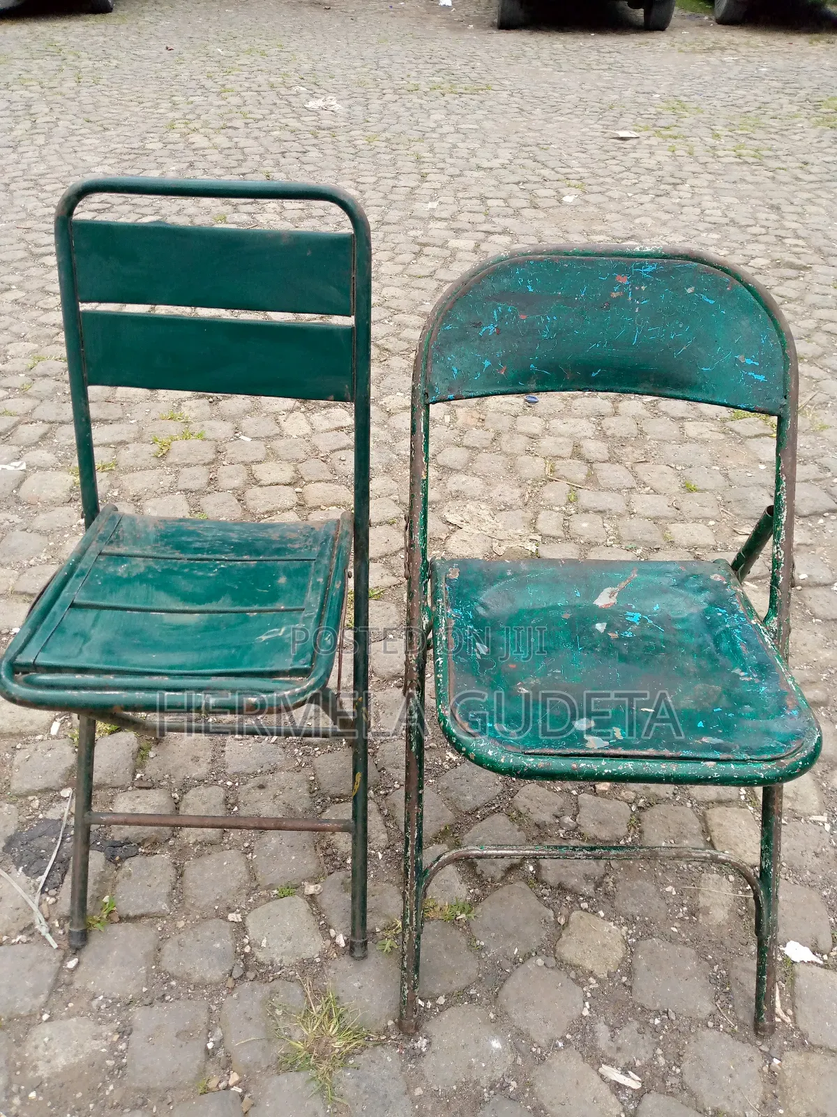 101 የሚታጠፍ የብረት ወንበሮች