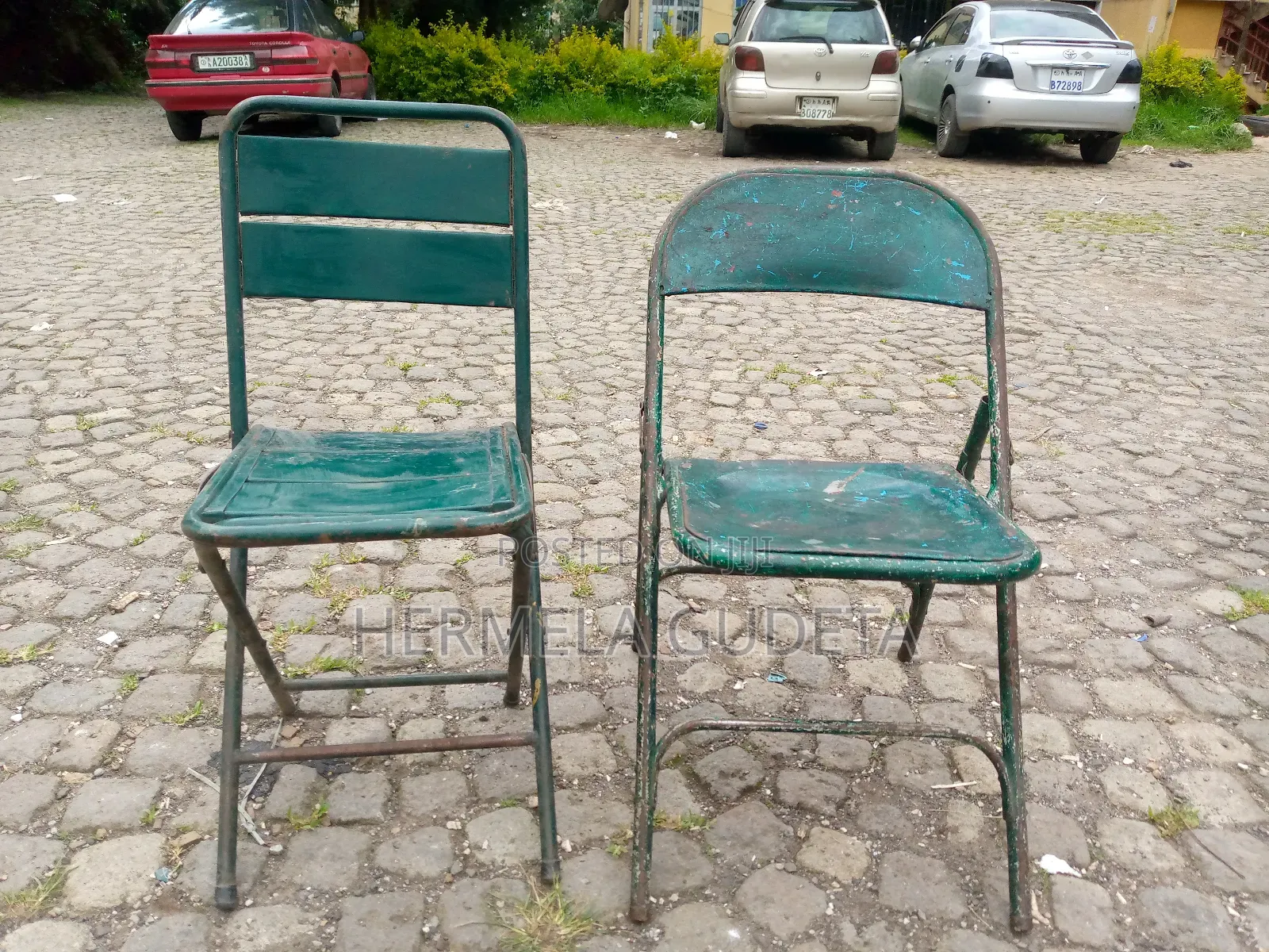 101 የሚታጠፍ የብረት ወንበሮች