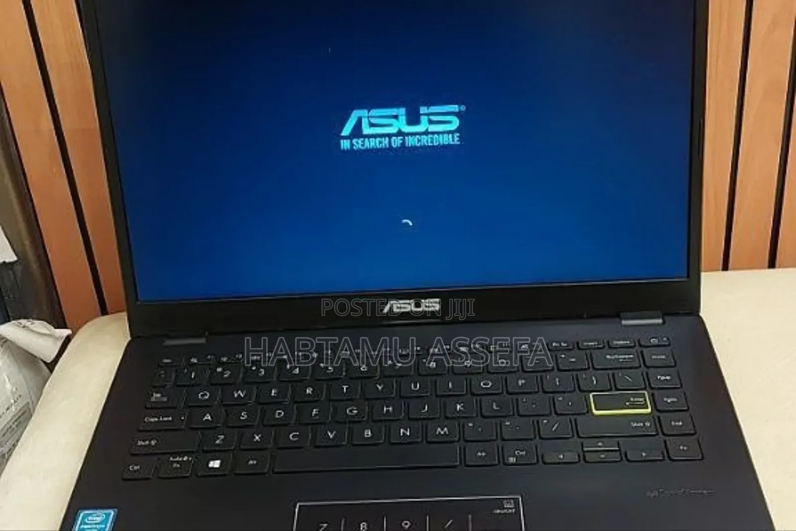 Laptop Asus VivoBook 15 X505BA 4GB Intel Core M HDD 128GB