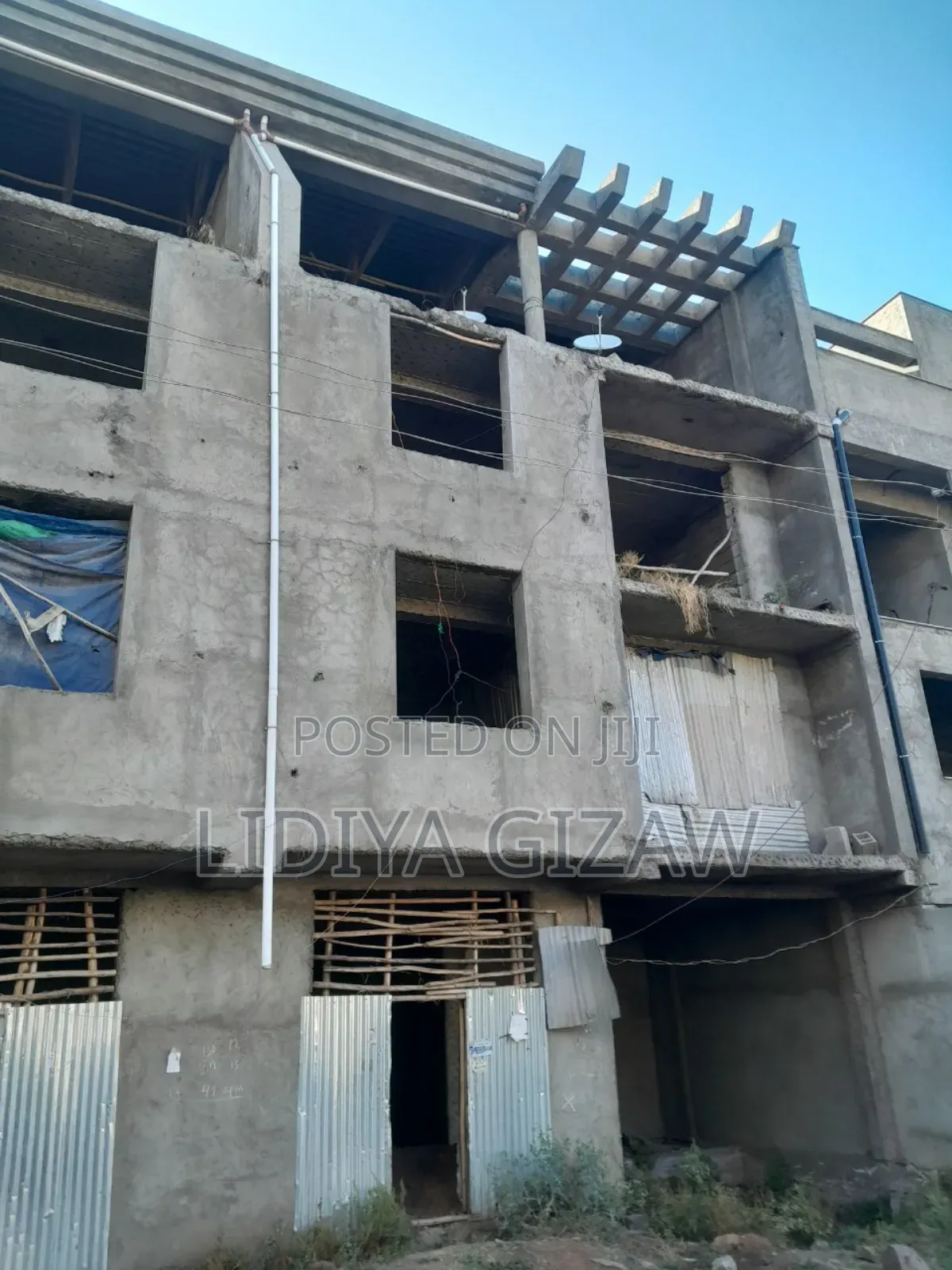 5bdrm House in Akaky Kaliti for sale