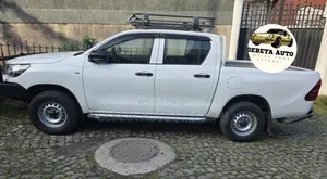 Toyota Hilux 2019 White