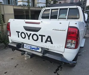 Toyota Hilux 2019 White