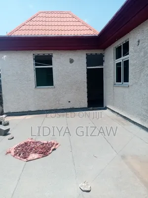 5bdrm House in Akaky Kaliti for sale