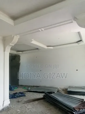 5bdrm House in Akaky Kaliti for sale