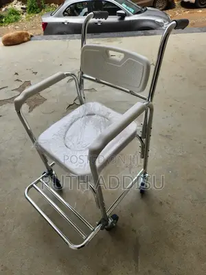 Photo - Wheelchair Commode管理medical Toilet Wheelchair膢我commode New