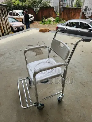 Photo - Comfortable Toilet Wheelchair肇因commode Wheelchair Commode