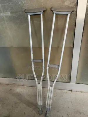 Photo - Axillary Bilateral Crutches真心axillary Crutches胺你crutches