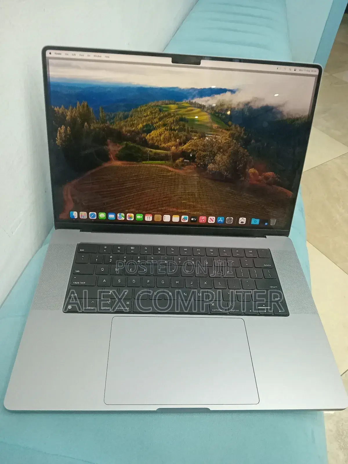 New Laptop Apple MacBook Pro M1 16GB Apple M1 Pro SSD 512GB