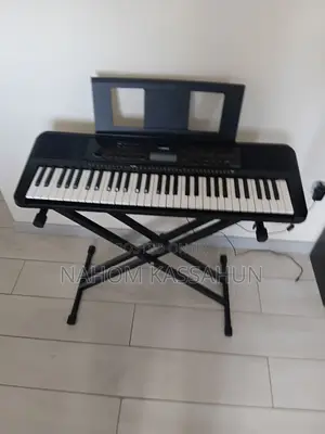 Keyboard Piano (Yamaha PSR E273)