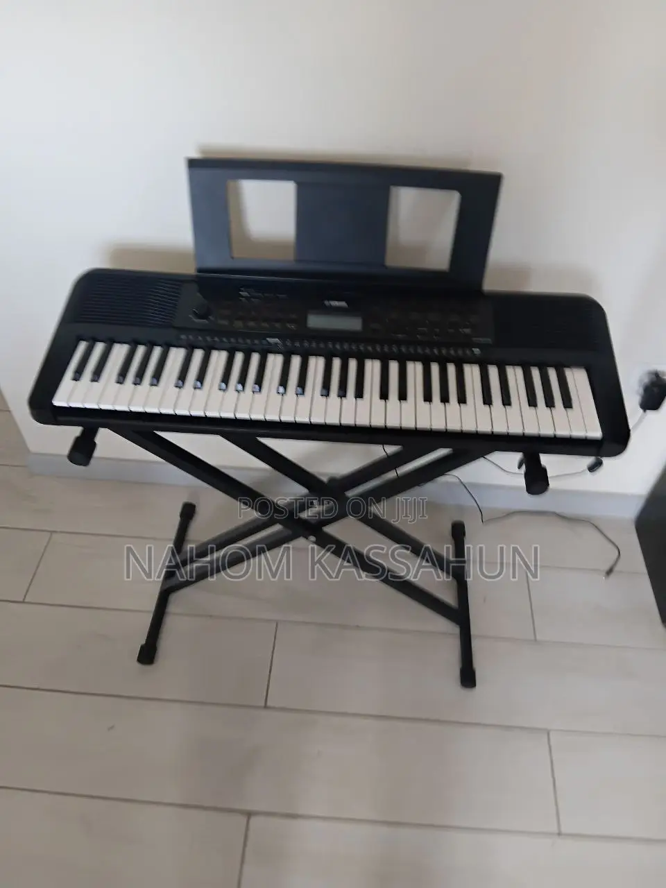 Keyboard Piano (Yamaha PSR E273)
