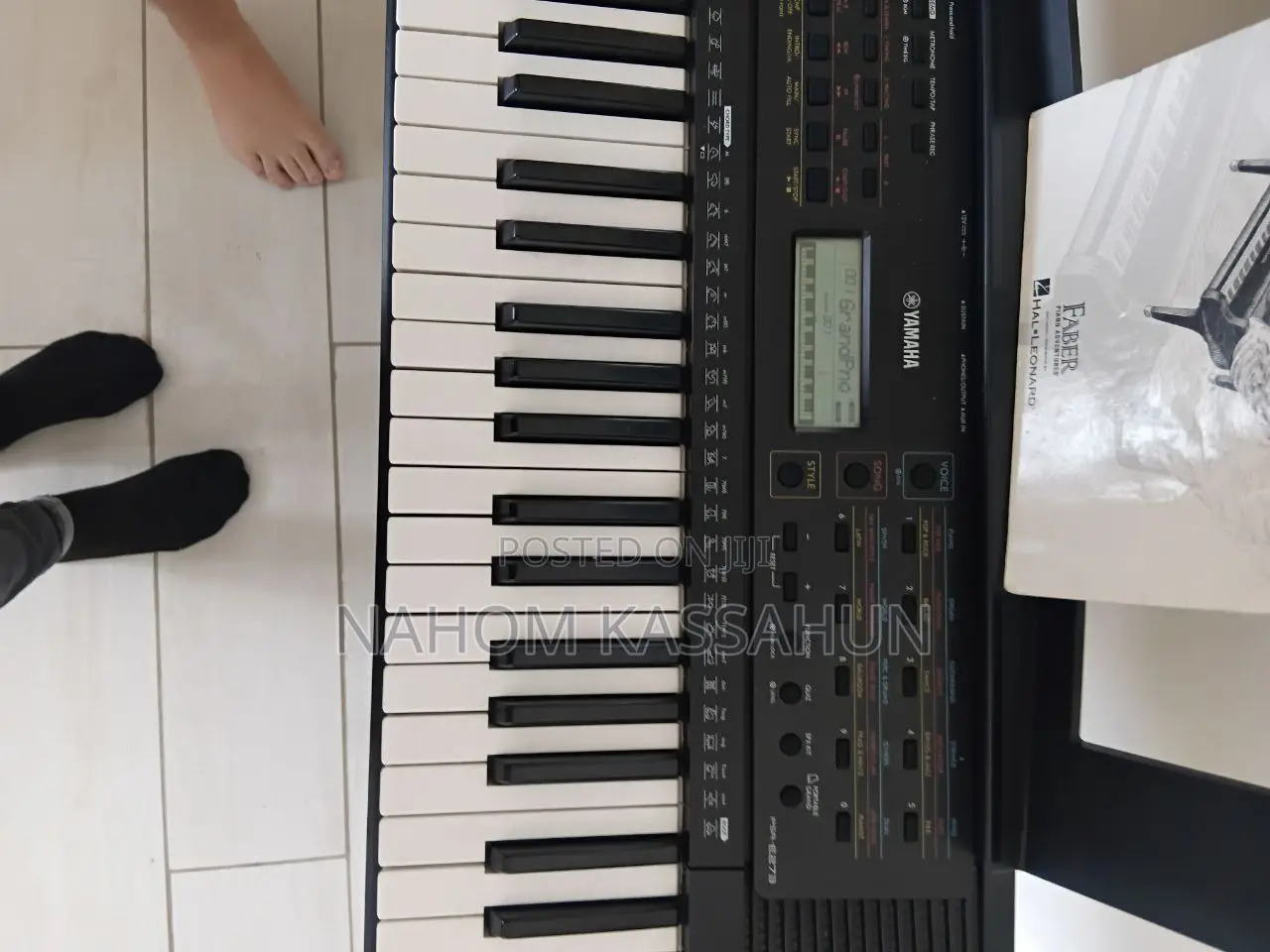 Keyboard Piano (Yamaha PSR E273)