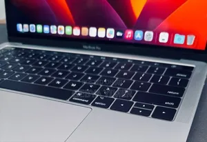 New Laptop Apple MacBook Pro 2017 8GB Intel Core i5 SSD 256GB