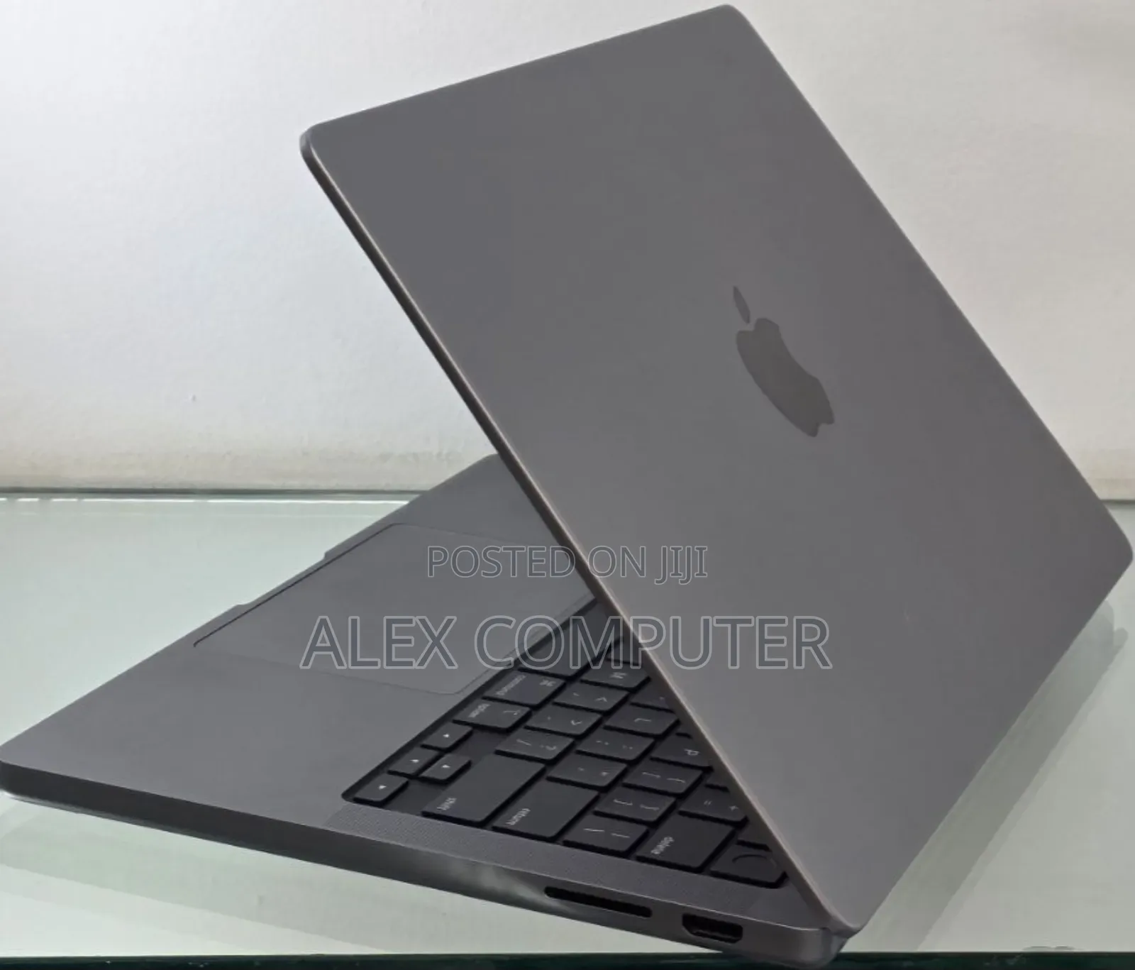 New Laptop Apple MacBook Pro 2023 M3 14-Inch 8GB Apple M3 SSD 512GB