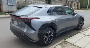 Toyota bZ4X 71.4 kWh AWD 2023 Silver